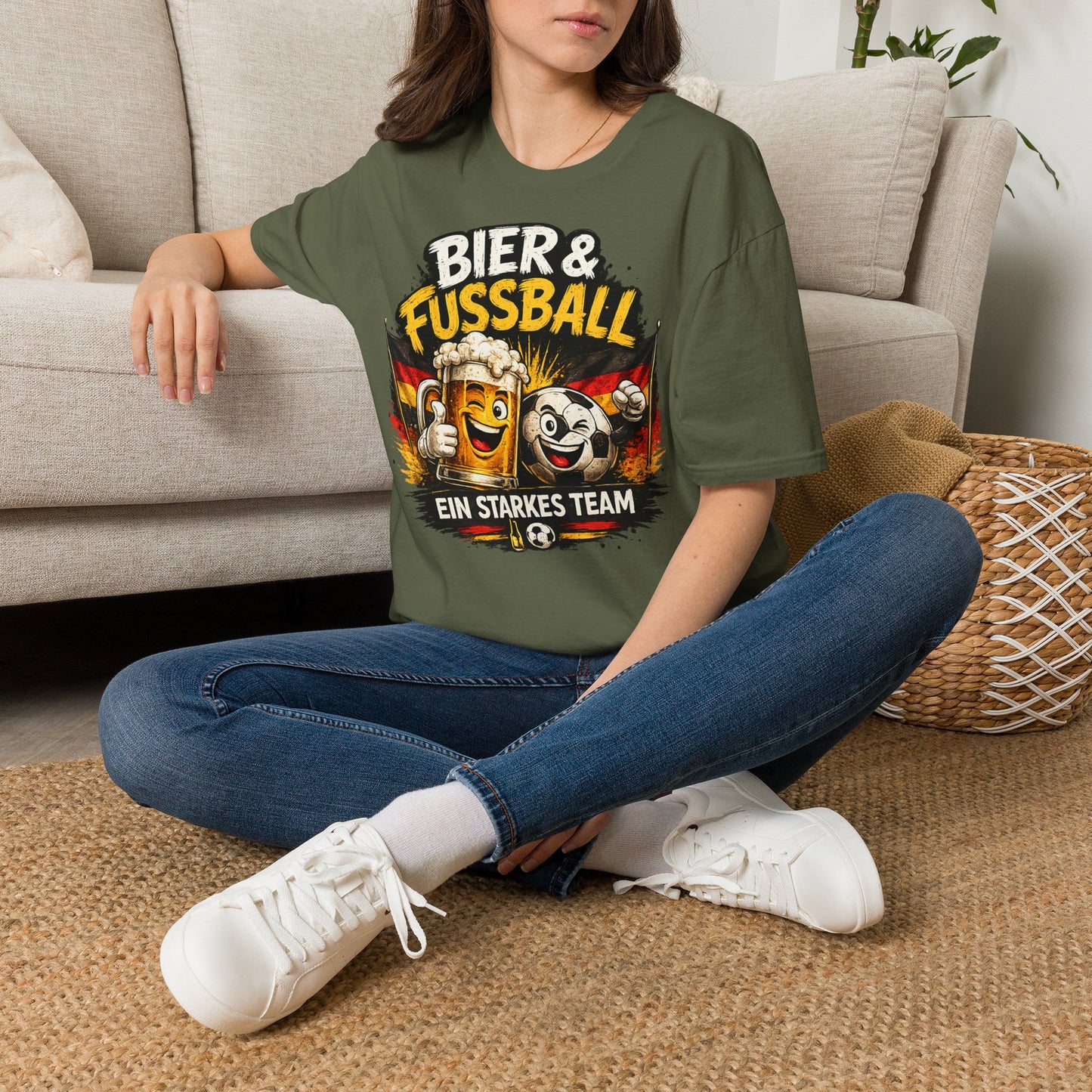 Bier & Fußball – Ein starkes Team | Deutschland Fan T-Shirt | Lustiges Fußball & Bier Design