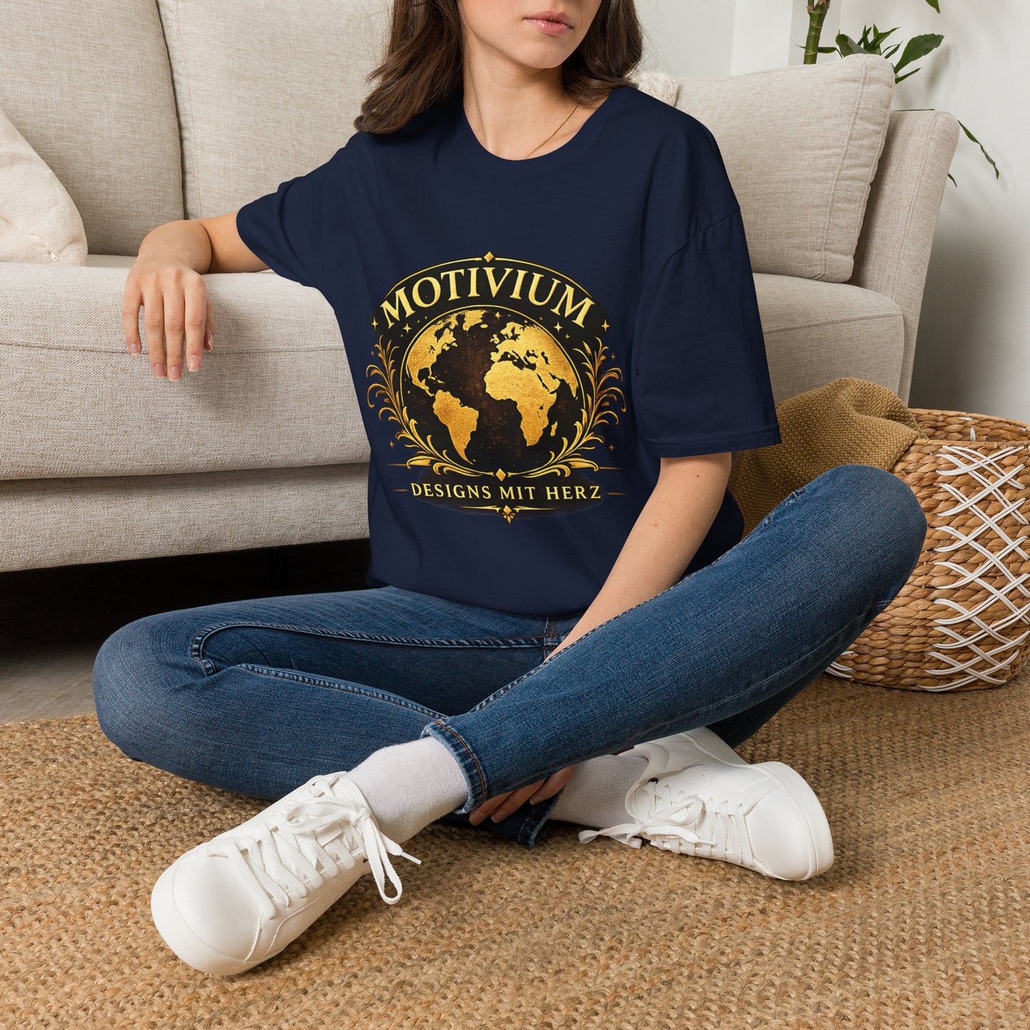 Motivium World Edition – Premium T-Shirt | Designs mit Herz