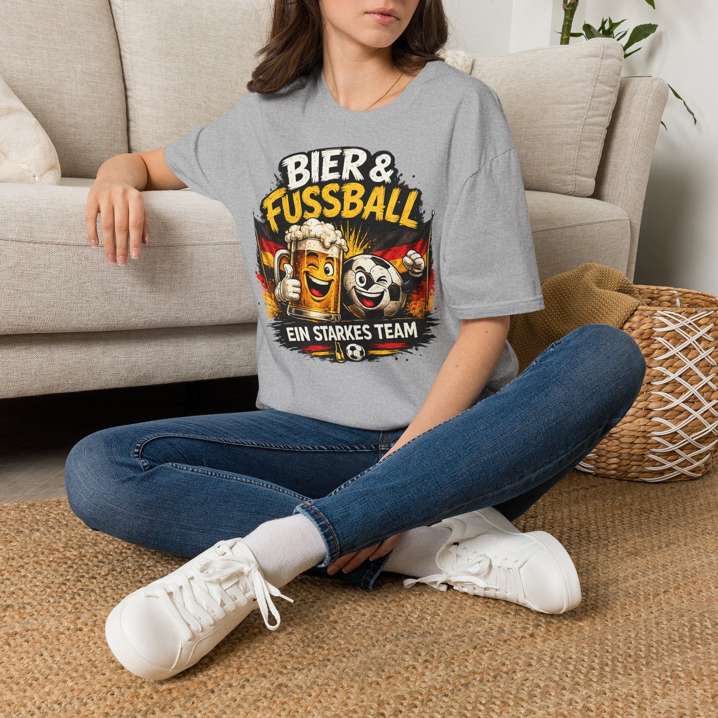 Bier & Fußball – Ein starkes Team | Deutschland Fan T-Shirt | Lustiges Fußball & Bier Design